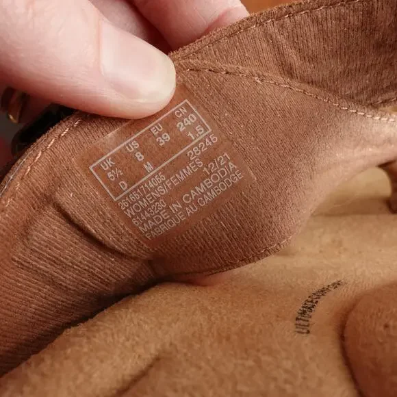 Clarks Brown Leather Sandals with Moccasin Stitching - Picture 12 of 15